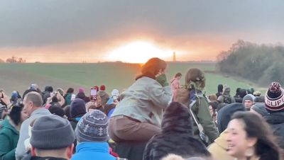 Stonehenge: Thousands gather at historic site to celebrate winter solstice