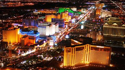 Iconic Las Vegas attraction gets last hurrah before demolition