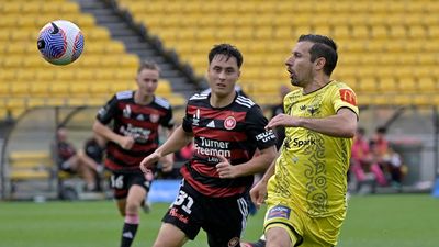 Phoenix stretch ALM lead with late win over Wanderers