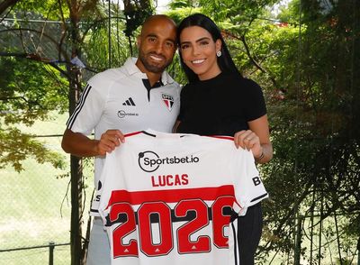 Lucas Moura and his radiant wife: a perfect blend