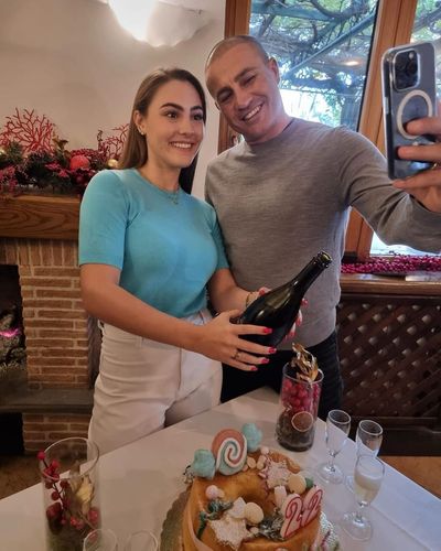 Cannavaro and Wife's Joyful Selfie Captures Happiness in the Moment