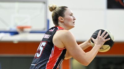 Atwell shoots Lynx past Flyers, Melbourne stars again