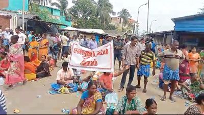 Fishermen of 8 villages stage protest seeking inclusion of two more villages affected by oil spill for relief
