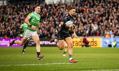 Henry Slade leads the way as dominant Exeter rout Leicester