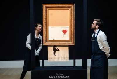 Men with bolt cutters steal Banksy sign