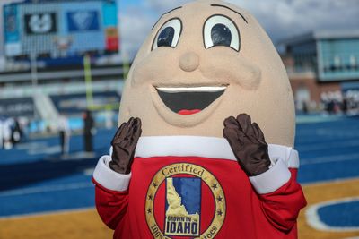 Georgia State gives Shawn Elliott french fry bath after Famous Idaho Potato Bowl win