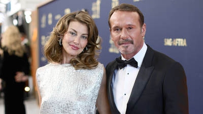 Tim McGraw and Faith Hill's traditional-toned decor evokes a sense of holiday warmth and nostalgia