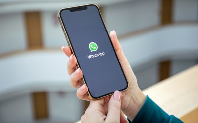 How to rejoin a group chat on WhatsApp