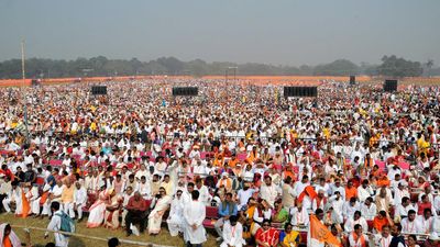 Thousands participate in Gita chanting in Kolkata