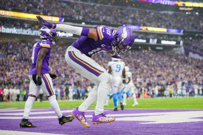 Adam Schefter Asks Vikings’ Justin Jefferson for Griddy Tips After Dance Attempt Resulted in Injury