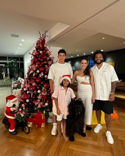 The Vieira Family Celebrates Christmas with Love and Festive Cheer