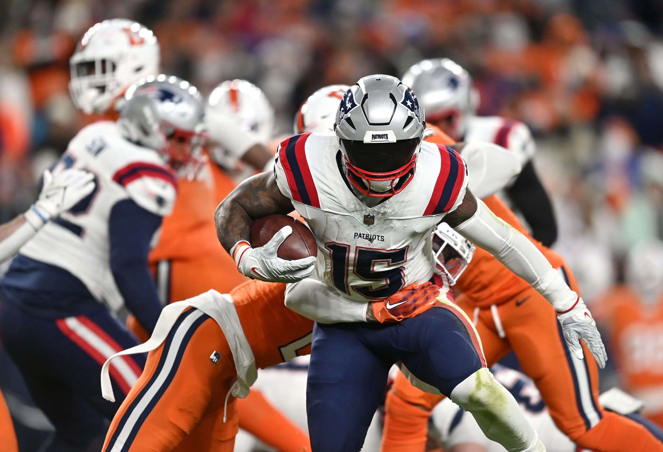 WATCH: Ezekiel Elliott hurdles Broncos defender for…