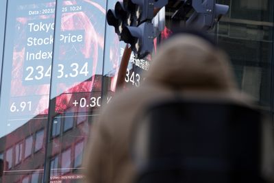 Asian Shares Rise as Wall Street Extends Winning Streak