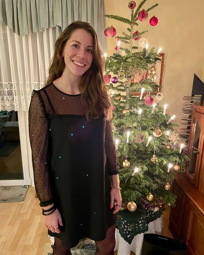 The Timeless Charm: Emily Blk's Striking Black Dress Exudes Elegance