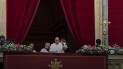 Pope Francis makes Christmas appeal for peace in the world