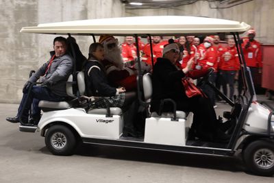 Taylor Swift arrives at Arrowhead with Santa Claus for Raiders-Chiefs