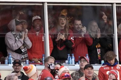 Taylor Swift Arrived at Raiders-Chiefs Game With Santa Claus, and Fans Loved It