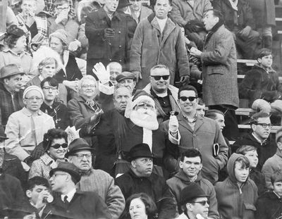 Philly Fans' Santa Snowball Incident Haunts Holiday Game