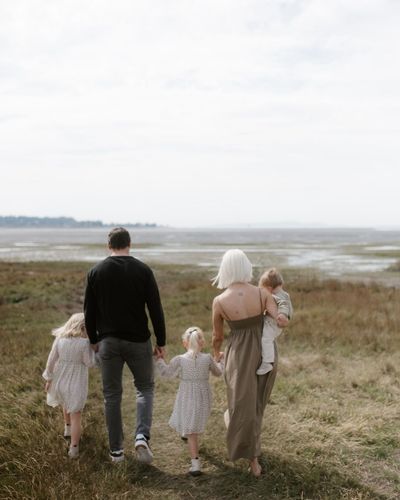 Family of holiday cheer: JT Miller's heartwarming stroll with daughters