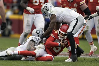 Raiders' Defensive Touchdowns Crush Chiefs' Playoff Hopes