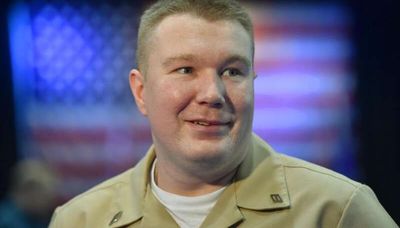 Recruits from Naval Station Great Lakes enjoy Christmas cheer in Arlington Heights