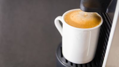 How to use a pod coffee machine: 7 steps for an easy coffee