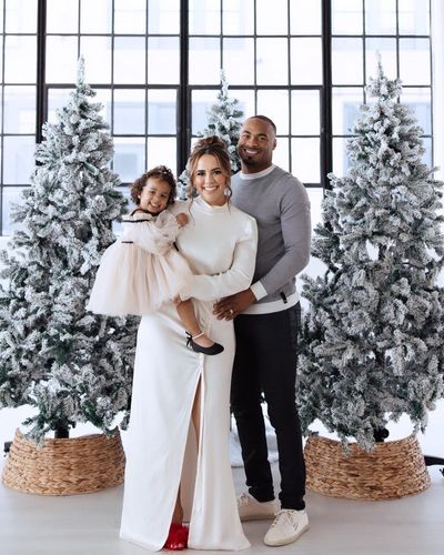 Robert Woods Celebrates Christmas with Family in Snowy Setting