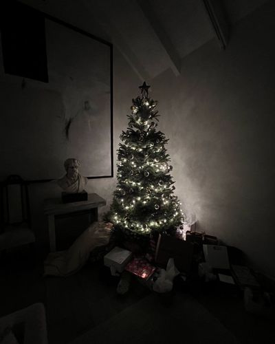 Patrick Dempsey Wishes Everyone a Merry Christmas with Glowing Tree