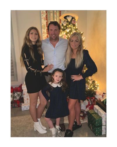 Jamie Lynn Spears Celebrates Christmas with Family in Festive Photo