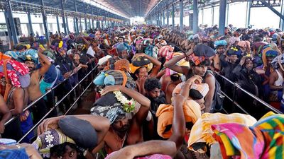 Sabarimala witnesses heavy rush in run up to Mandalapuja
