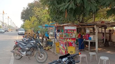 Temporary shops, sheds on public pavement causing trouble for pedestrians in Yadgir