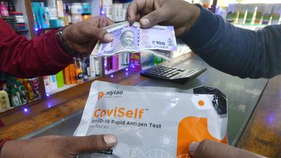 Pharmacists direct customers seeking COVID-19 self-test kits to hospitals