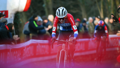 Puck Pieterse ends Fem van Empel's win streak at Gavere World Cup