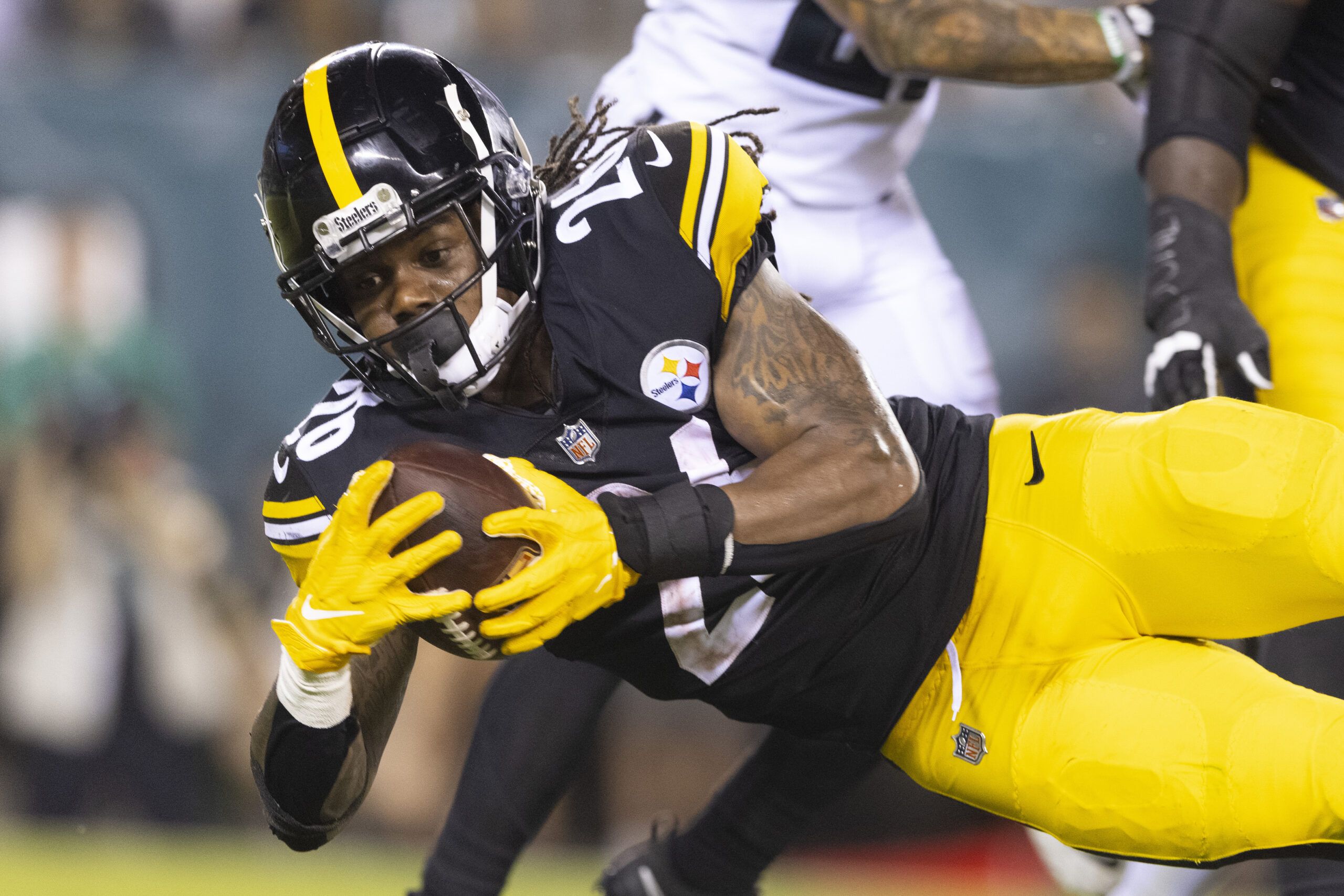 Steelers resign RB Anthony McFarland to practice squad