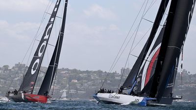 Two supermaxis fight for Sydney to Hobart line honours