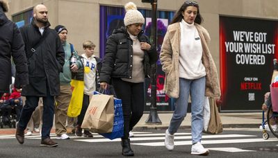 Chicago Christmas shoppers spend big despite inflation fears
