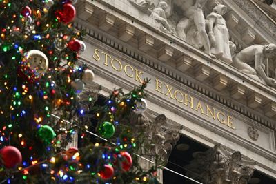 Asian Stocks Track US Gains In 'Santa Claus Rally'