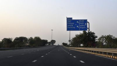 Commuters injured in pile-up on Yamuna Expressway in Greater Noida amid fog