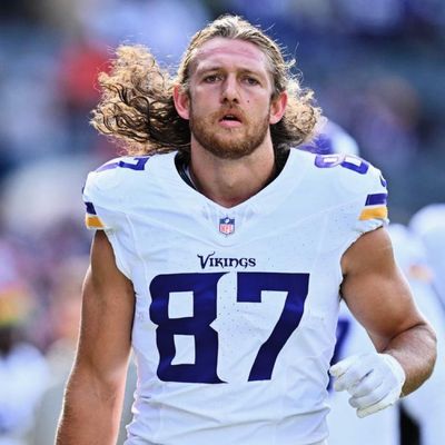 Vikings TE TJ Hockenson's Season Ended by Torn ACL and MCL