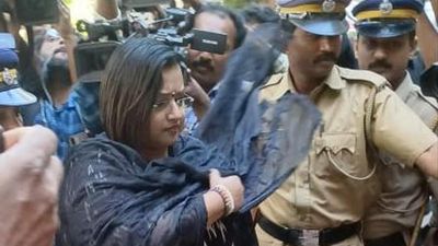 Defamation case: Swapna Suresh appears before investigation team in Kannur