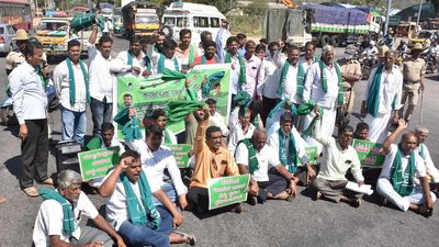 Farmers stage stir to condemn Minister’s remarks