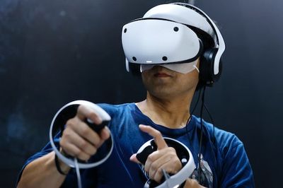 One Year In, PS VR2 Devs Reveal Their Biggest Problems With Sony's Headset