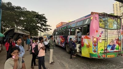 Private and KSRTC buses continue to stop at Kempapura despite Bengaluru Traffic Police’s orders