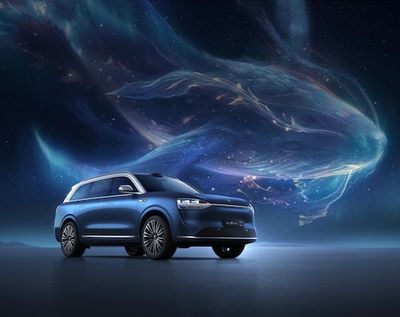 This Electric SUV From Huawei Projects a 100-Inch Movie Screen With Its Headlights