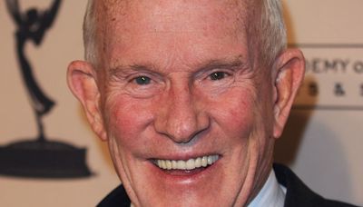 Tom Smothers dies at 86; was half of Smothers Brothers comedy duo