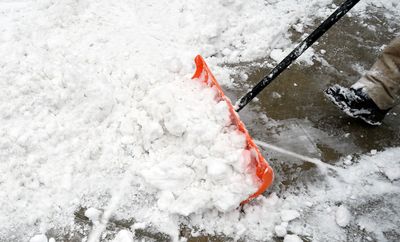 How to choose a snow shovel