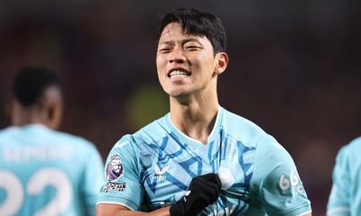 Hwang Hee-chan’s double for Wolves leaves hapless Brentford looking down