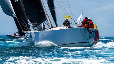 Ryujin leads in Melbourne to Hobart yacht race