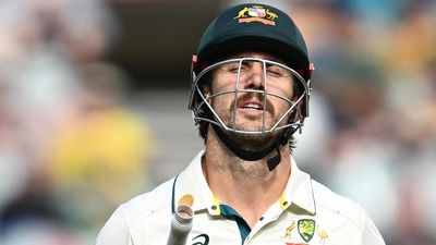 Marsh laps up support but misses out on MCG century