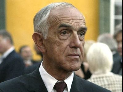 Gaston Glock: Austrian engineer of iconic handgun dies aged 94